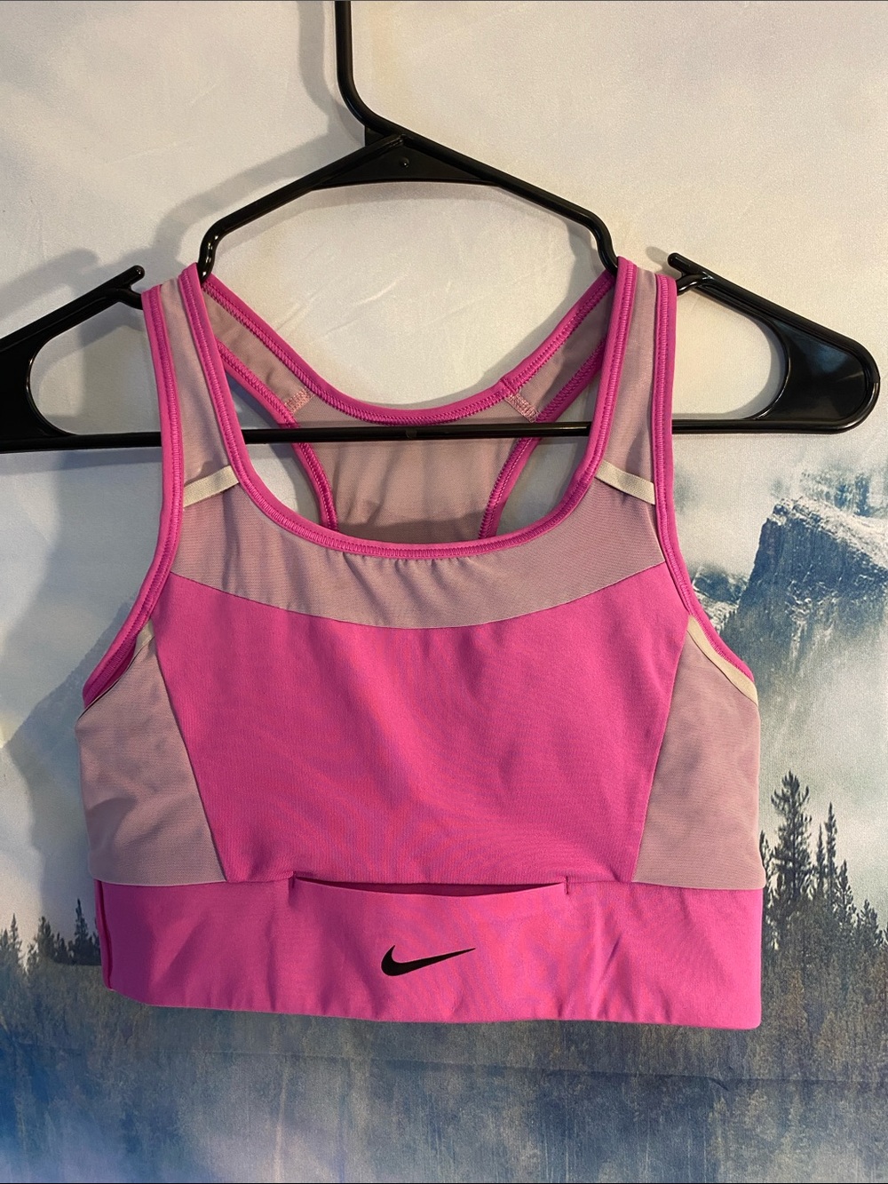 Nike Pocket Sports Bra Pink Racerback Performance - 5 pockets plus 2 loops